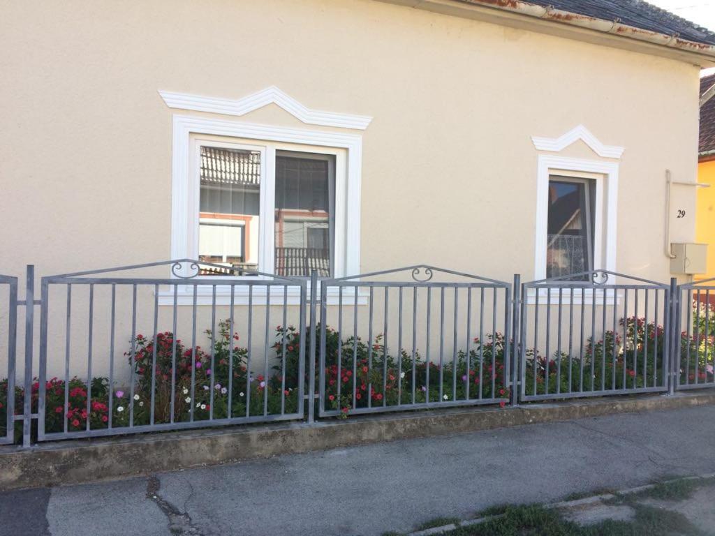 Teraszos Haz Otel Balatonlelle Dış mekan fotoğraf